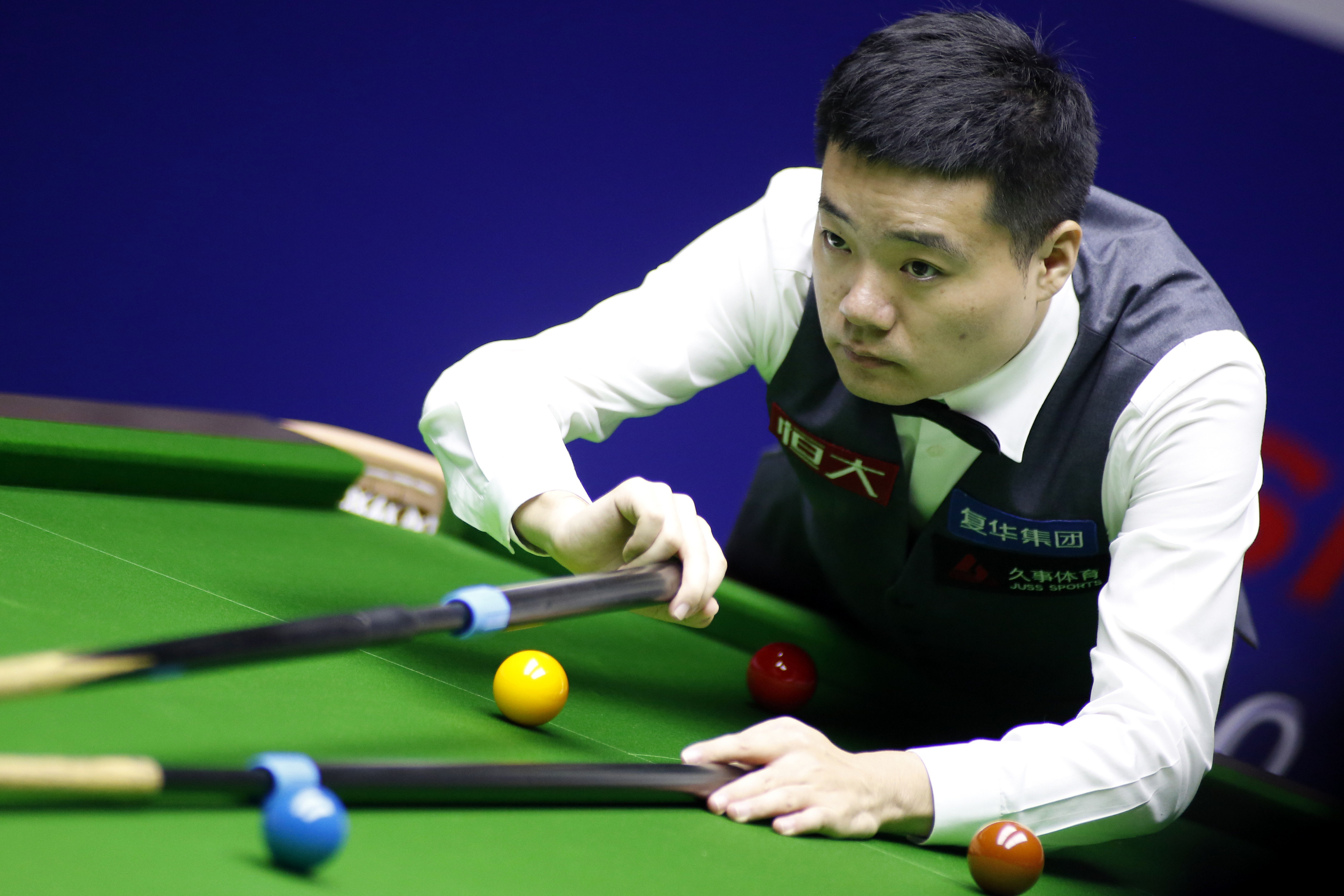 而戴维斯在 而戴维斯在